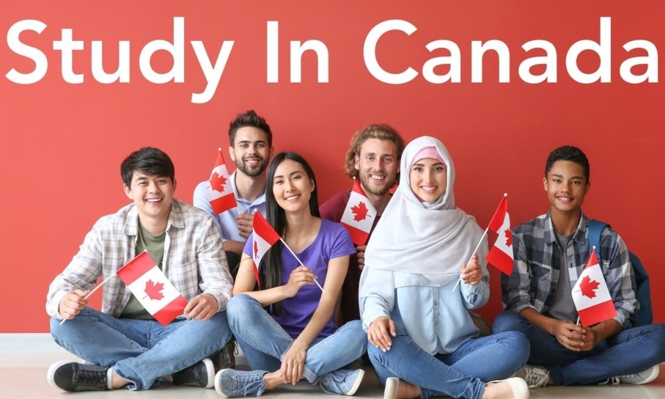 Maximizing Financial Aid and Scholarships Students in Canadian
